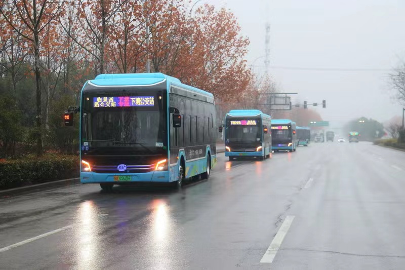 合肥首批10輛氫能源公交車正式投入使用(圖1)